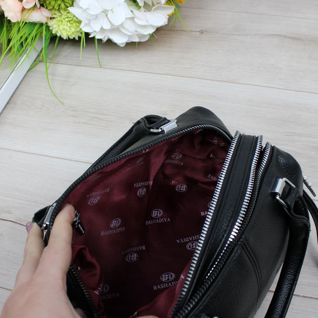 Жіноча чорна сумка крос-боді з екошкіри люкс якості через плече