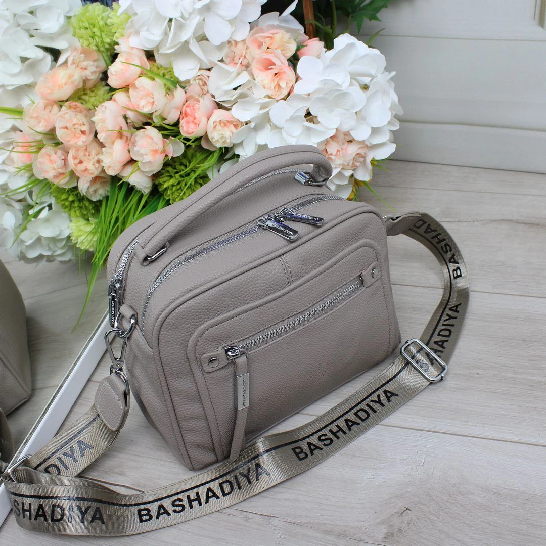 Жіноча сумка крос-боді кольору капучіно з екошкіри люкс якості через плече