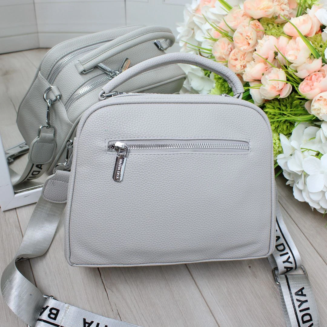 Жіноча сіра сумка крос-боді з екошкіри люкс через плече