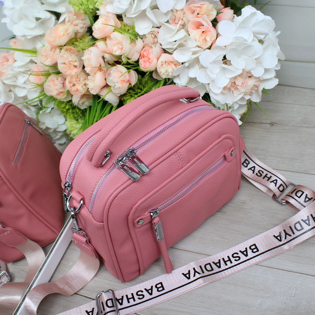 Жіноча пудрова сумка крос-боді з екошкіри люкс через плече