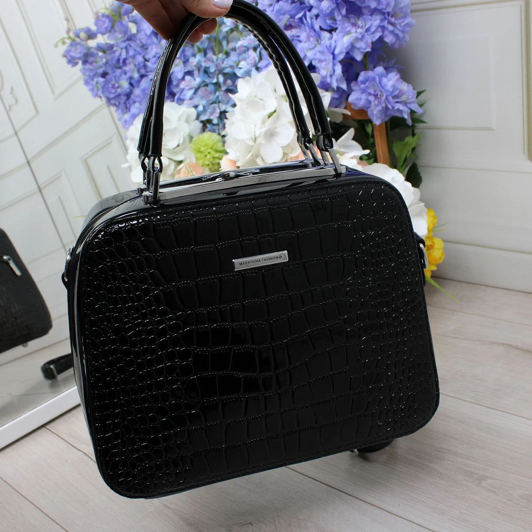Жіноча чорна сумка-саквояж з екошкіри люкс через плече