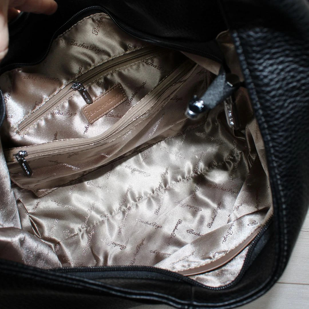 Жіноча чорна сумка-хобо з екошкіри люкс формату A4