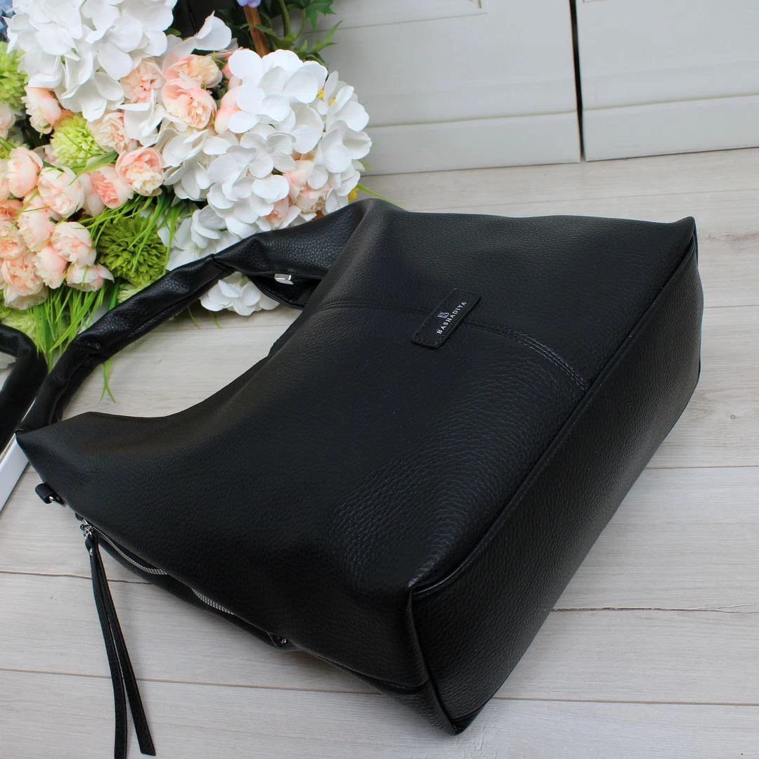 Жіноча чорна сумка-хобо з екошкіри люкс формату A4