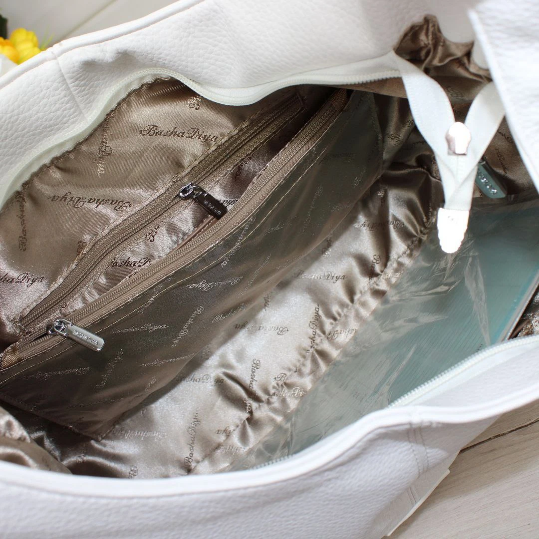 Жіноча біла сумка-хобо з екошкіри люкс формату A4