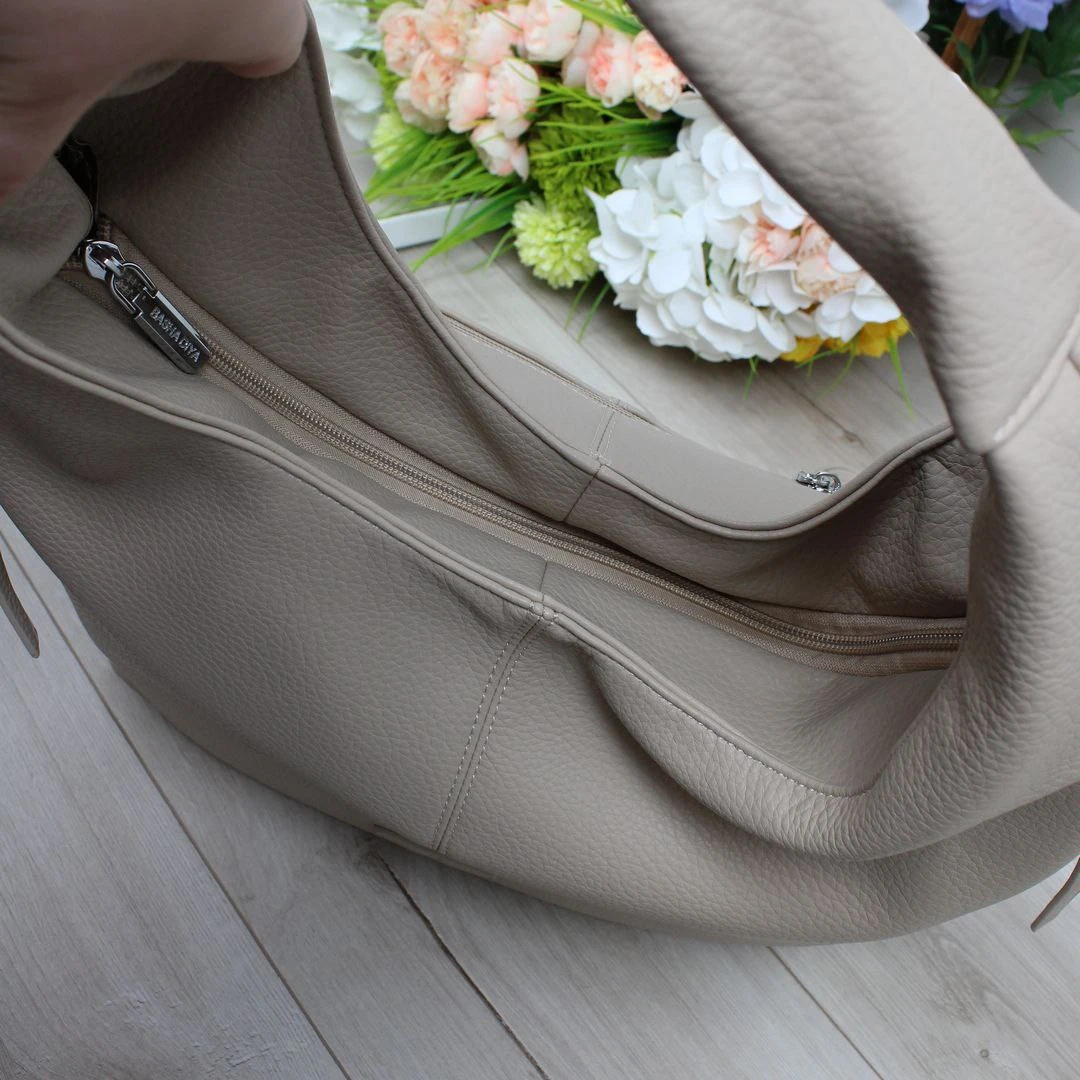 Жіноча бежева сумка-хобо з екошкіри люкс формату A4