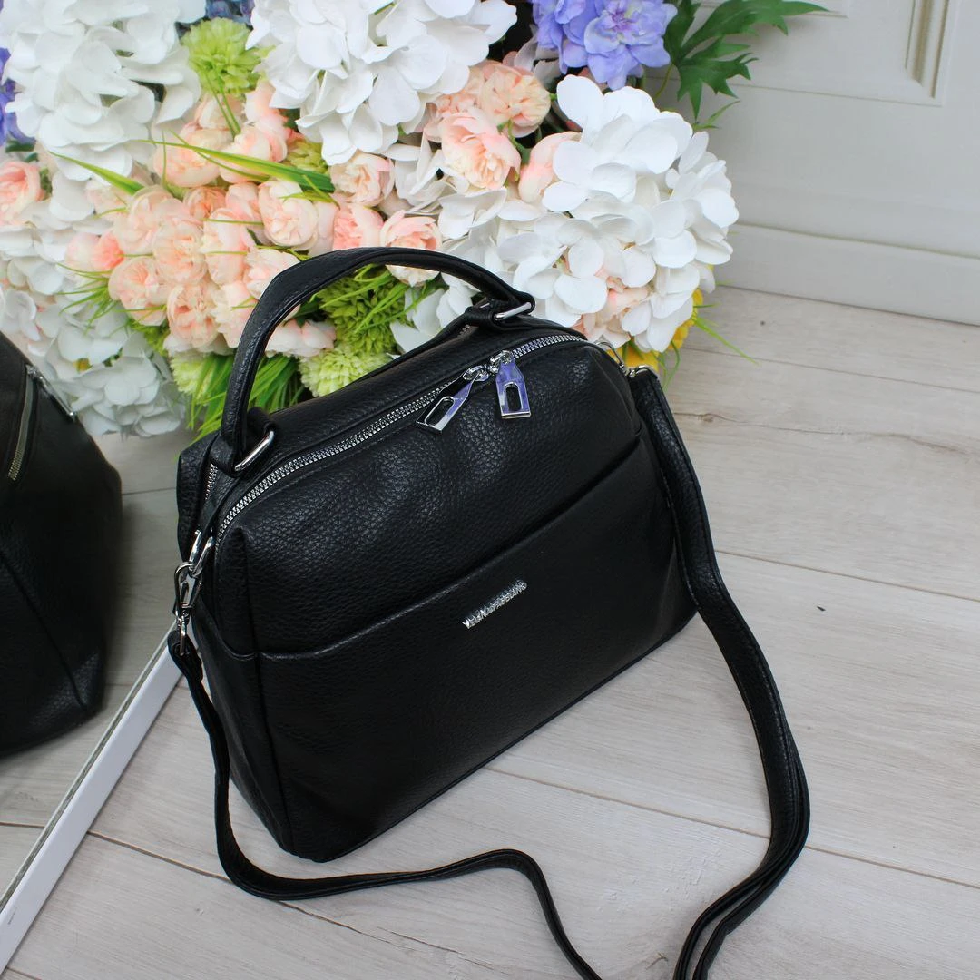 Жіноча чорна сумка з екошкіри через плече з двома відділеннями