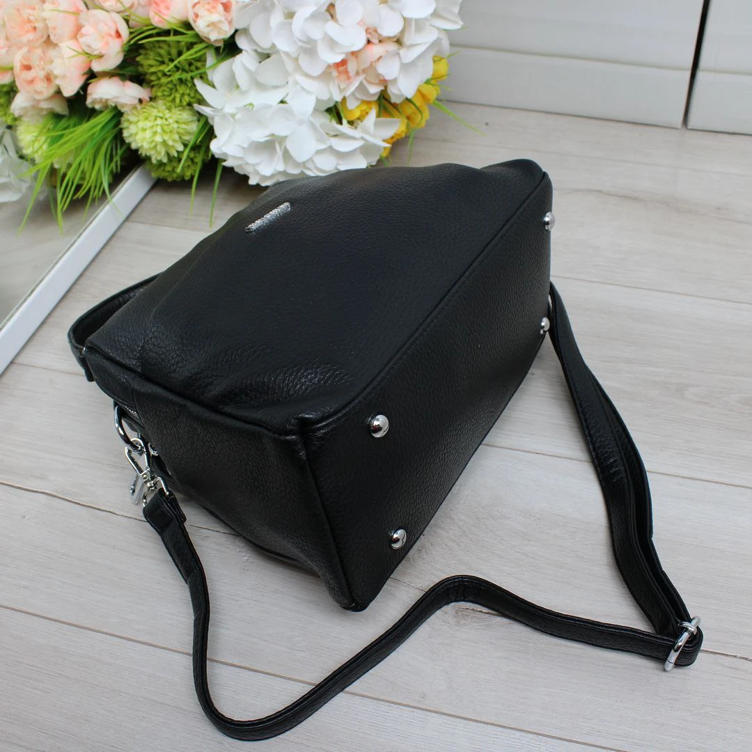 Жіноча чорна сумка з екошкіри через плече з двома відділеннями