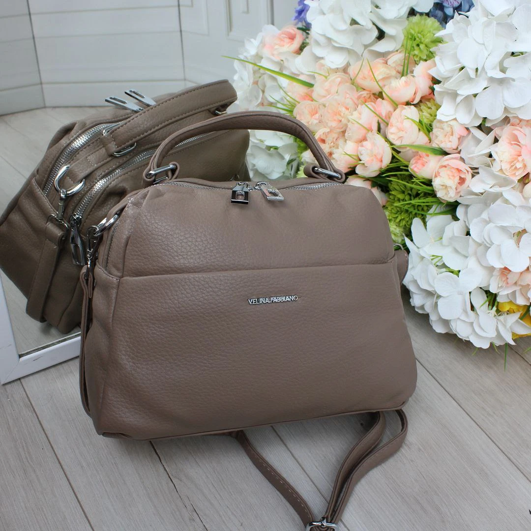 Жіноча сумка через плече кольору мокко з екошкіри