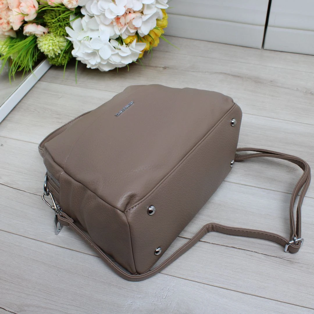 Жіноча сумка через плече кольору мокко з екошкіри