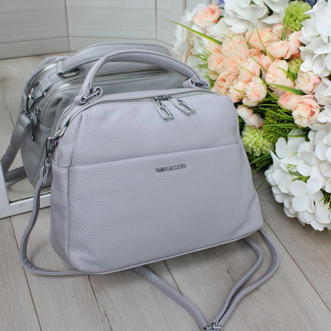 Жіноча світло-сіра сумка через плече з екошкіри