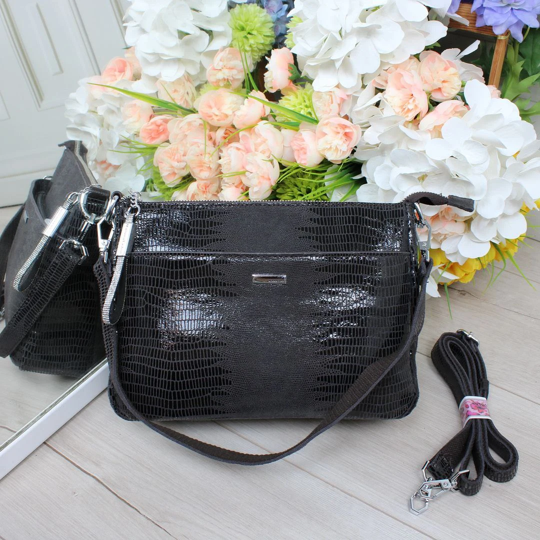 Жіноча шоколадна сумка через плече з натуральної лазерної шкіри