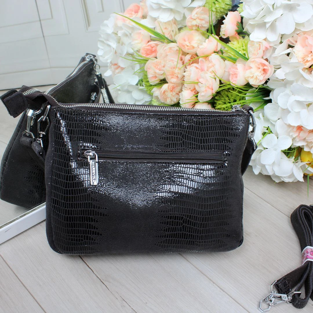 Жіноча шоколадна сумка через плече з натуральної лазерної шкіри