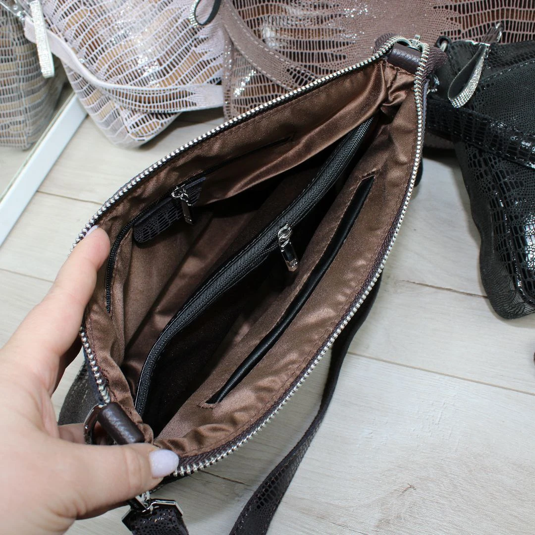 Жіноча шоколадна сумка через плече з натуральної лазерної шкіри