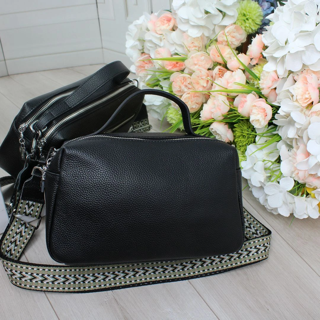 Жіноча чорна сумка крос-боді з натуральної шкіри через плече