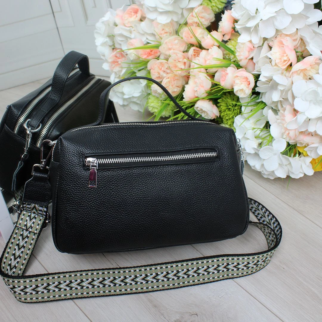 Жіноча чорна сумка крос-боді з натуральної шкіри через плече