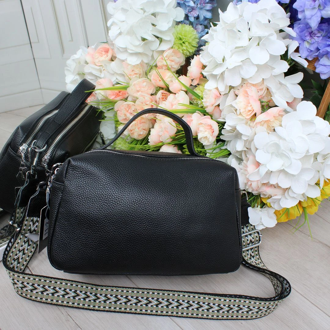 Жіноча чорна сумка крос-боді з натуральної шкіри через плече
