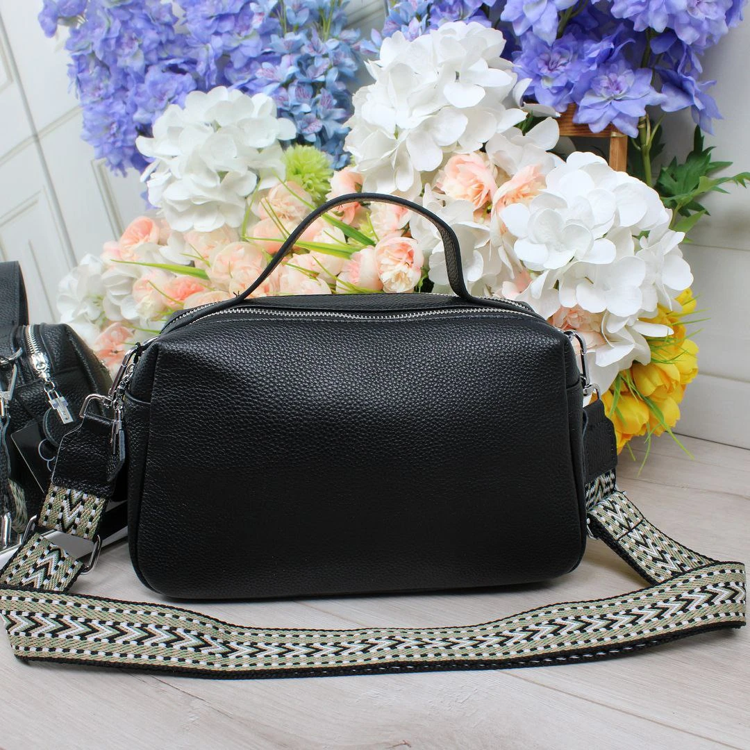 Жіноча чорна сумка крос-боді з натуральної шкіри через плече