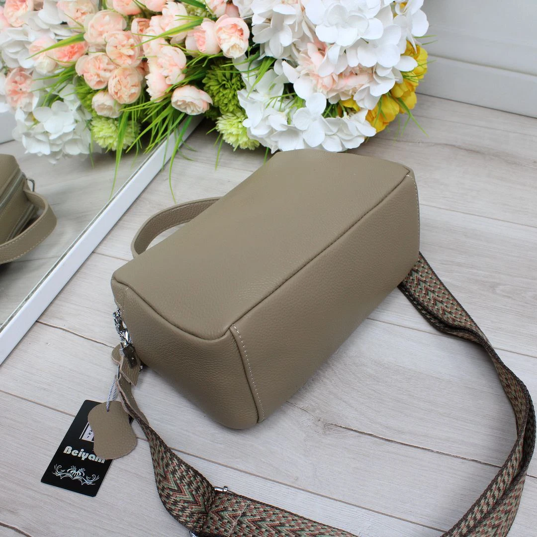 Жіноча бежева сумка крос-боді з натуральної шкіри через плече