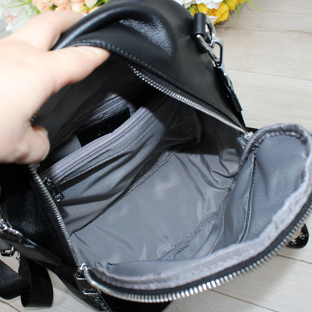 Жіночий чорний сумка-рюкзак Polina & Eiterou з натуральної шкіри