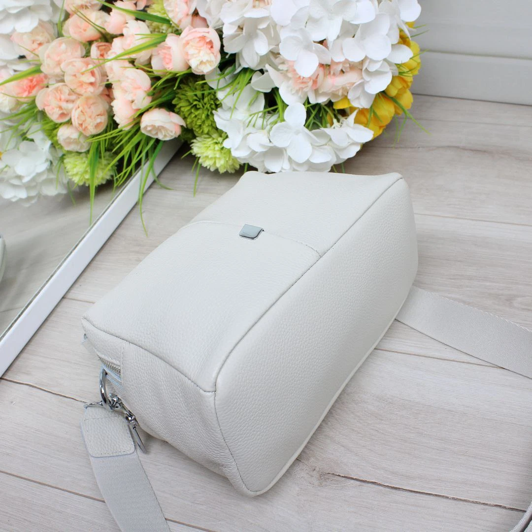 Жіноча молочна сумка крос-боді з натуральної шкіри через плече