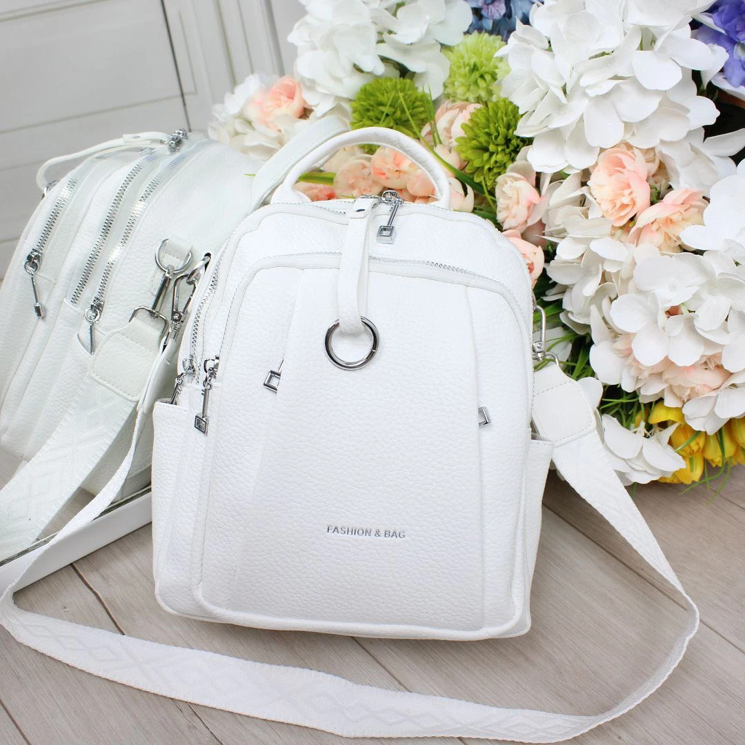 Жіноча біла сумка-рюкзак з екошкіри