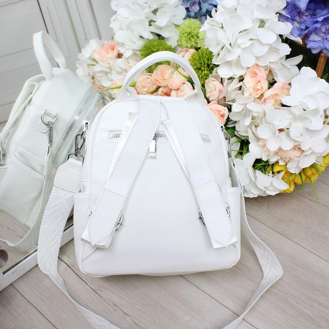 Жіноча біла сумка-рюкзак з екошкіри