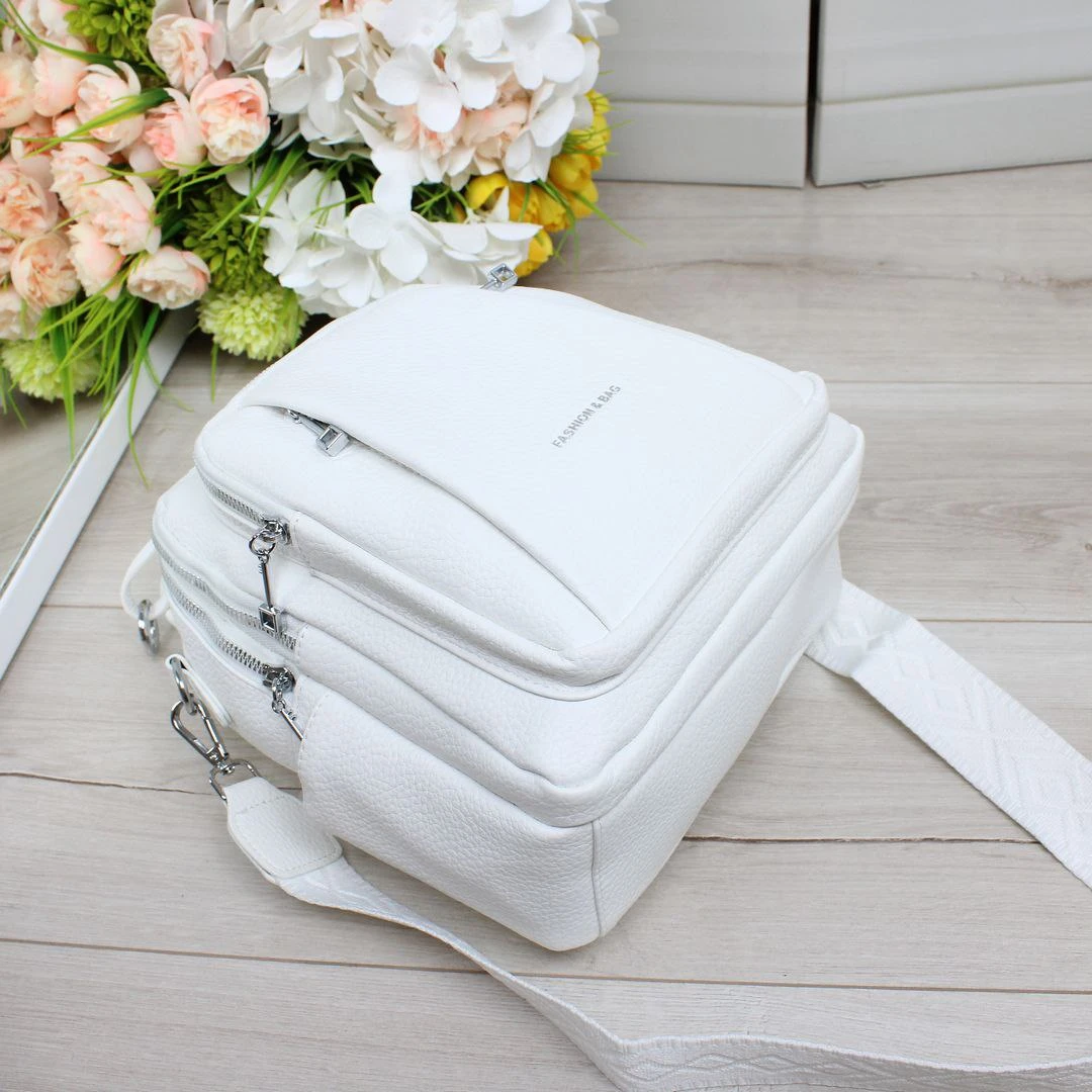 Жіноча біла сумка-рюкзак з екошкіри