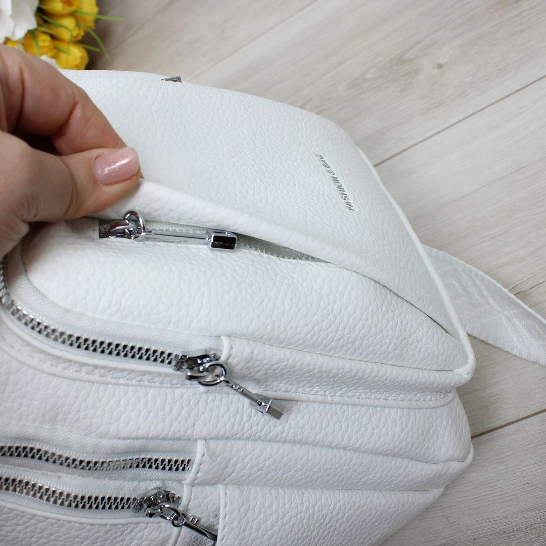Жіноча біла сумка-рюкзак з екошкіри