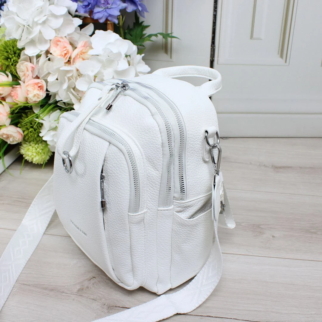 Жіноча біла сумка-рюкзак з екошкіри