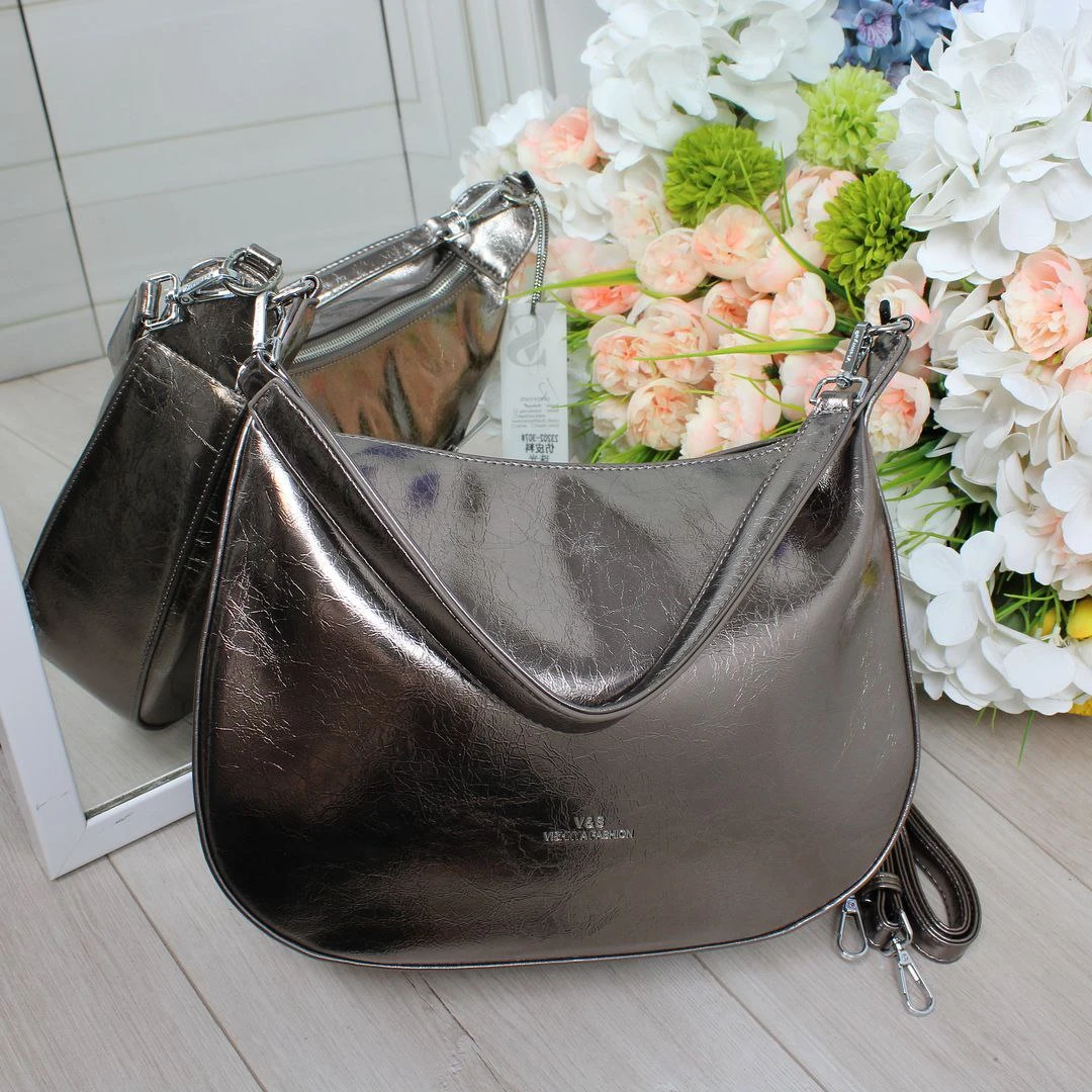 Жіноча сіра сумка класичного крою з лакованої екошкіри