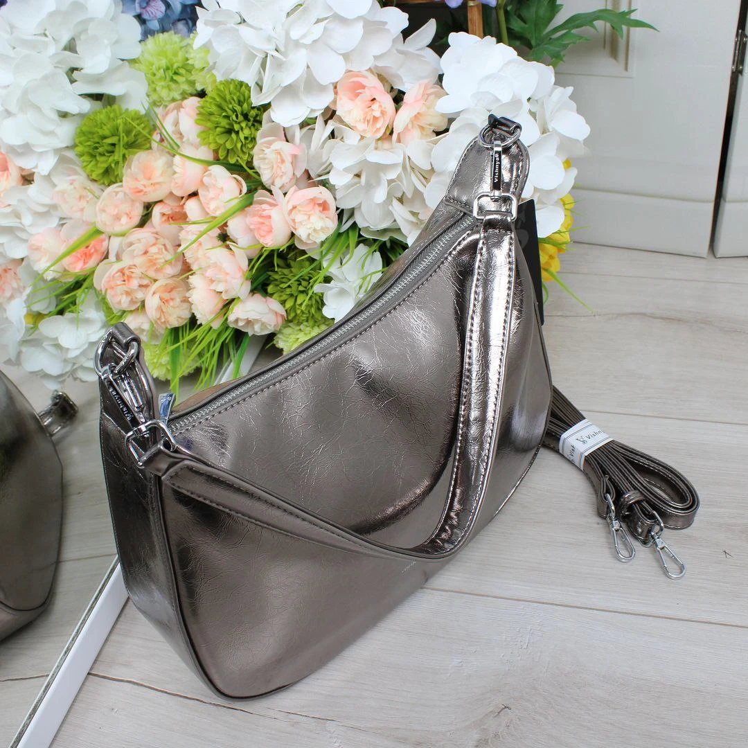 Жіноча сіра сумка класичного крою з лакованої екошкіри