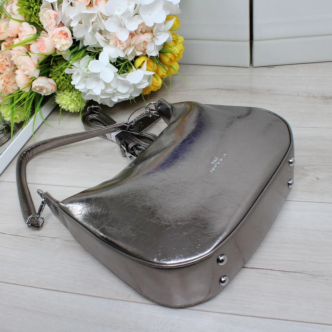 Жіноча сіра сумка класичного крою з лакованої екошкіри