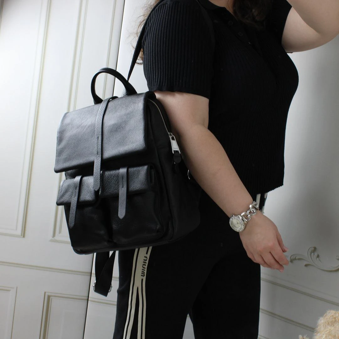 Жіночий чорний шкіряний рюкзак Polina & Eiterou
