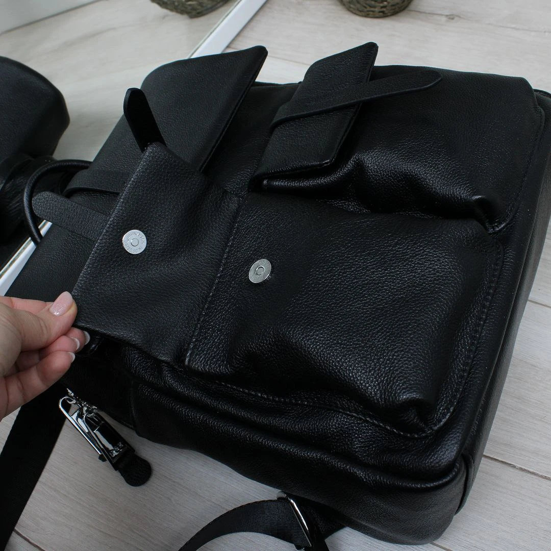 Жіночий чорний шкіряний рюкзак Polina & Eiterou