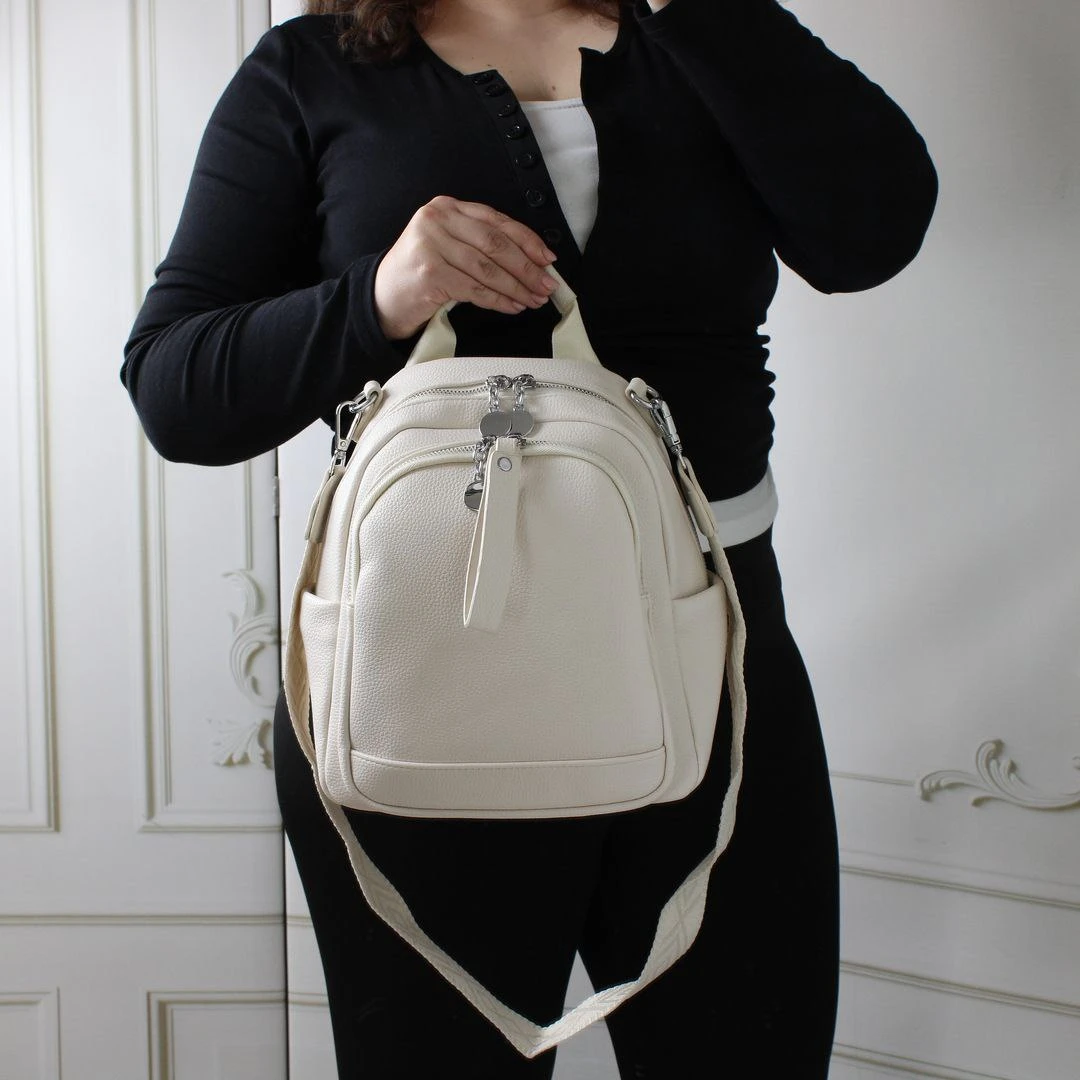 Елегантна молочна сумка-рюкзак трансформер з екошкіри