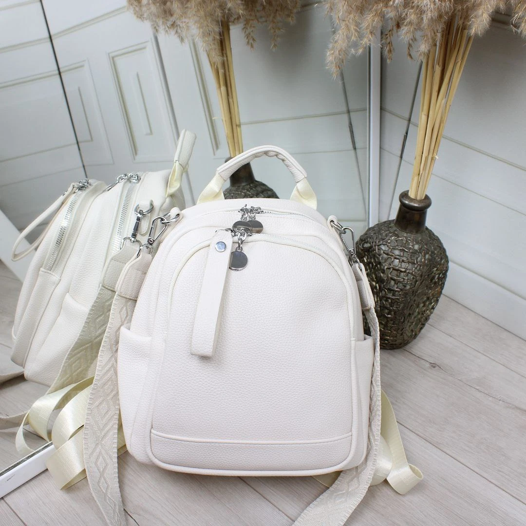 Елегантна молочна сумка-рюкзак трансформер з екошкіри