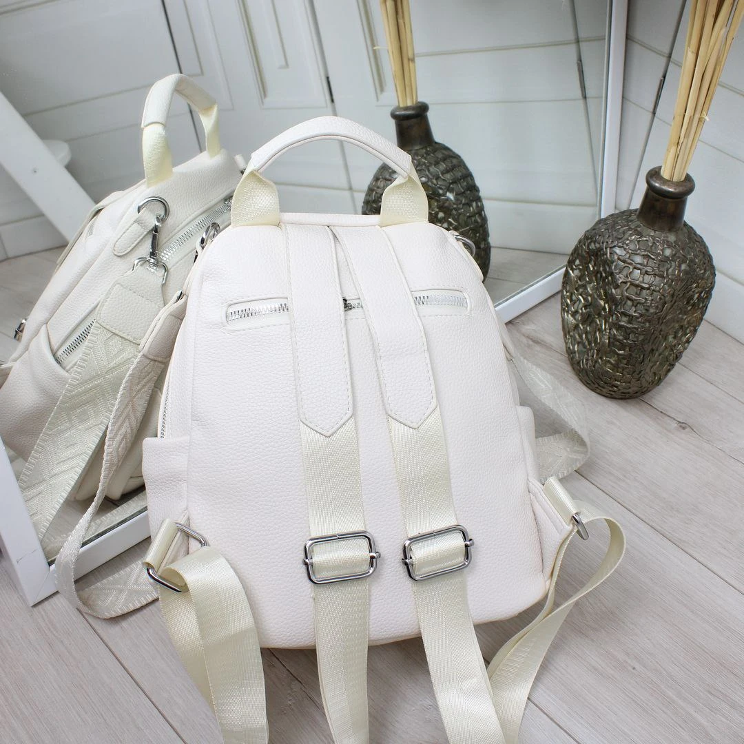 Елегантна молочна сумка-рюкзак трансформер з екошкіри