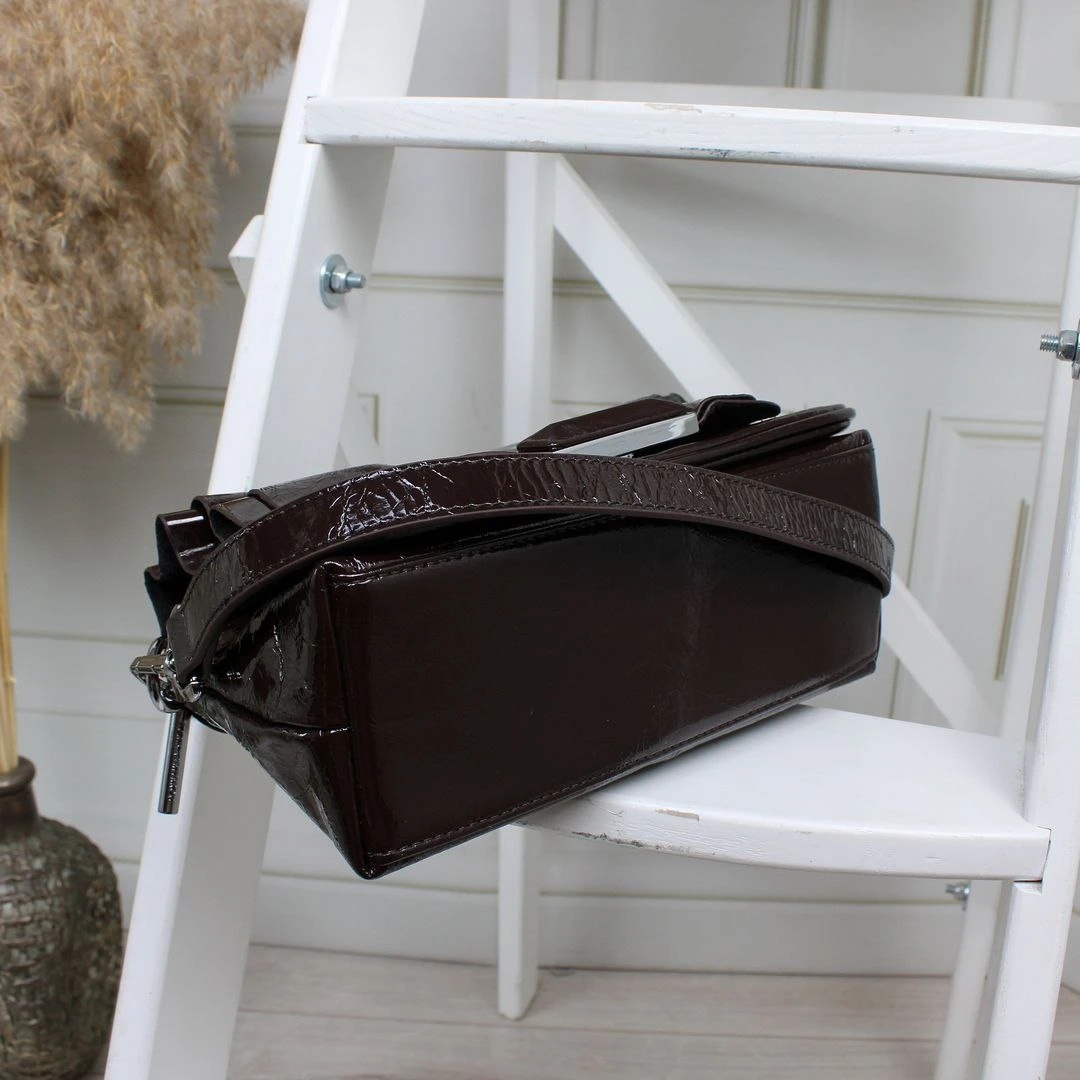 Жіноча шкіряна сумка Polina & Eiterou шоколадного кольору (ламаний лак)