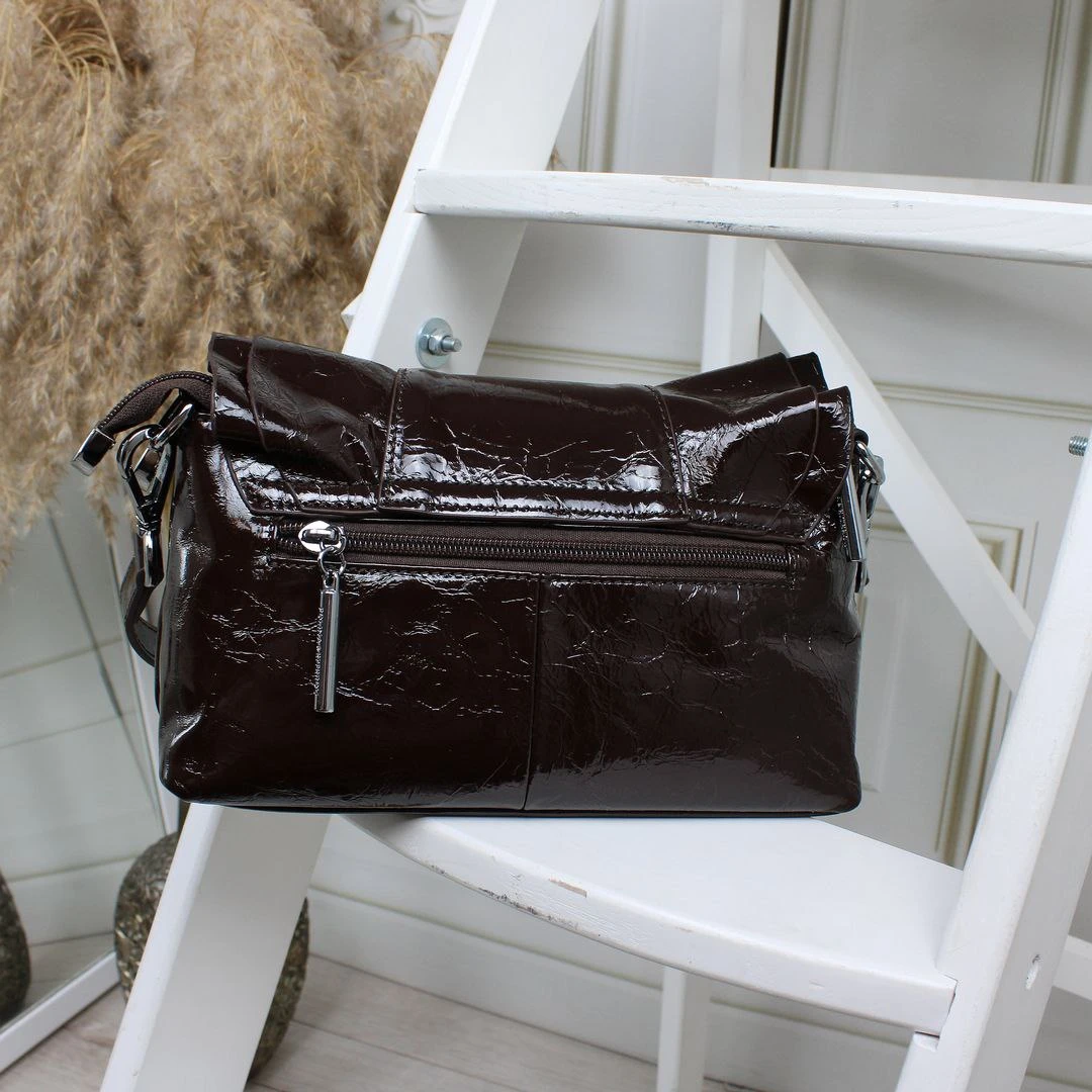 Жіноча шкіряна сумка Polina & Eiterou шоколадного кольору (ламаний лак)