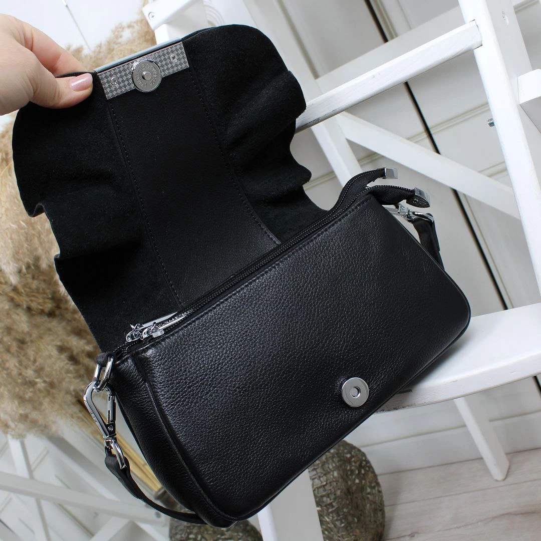 Жіноча чорна шкіряна сумка Polina & Eiterou через плече