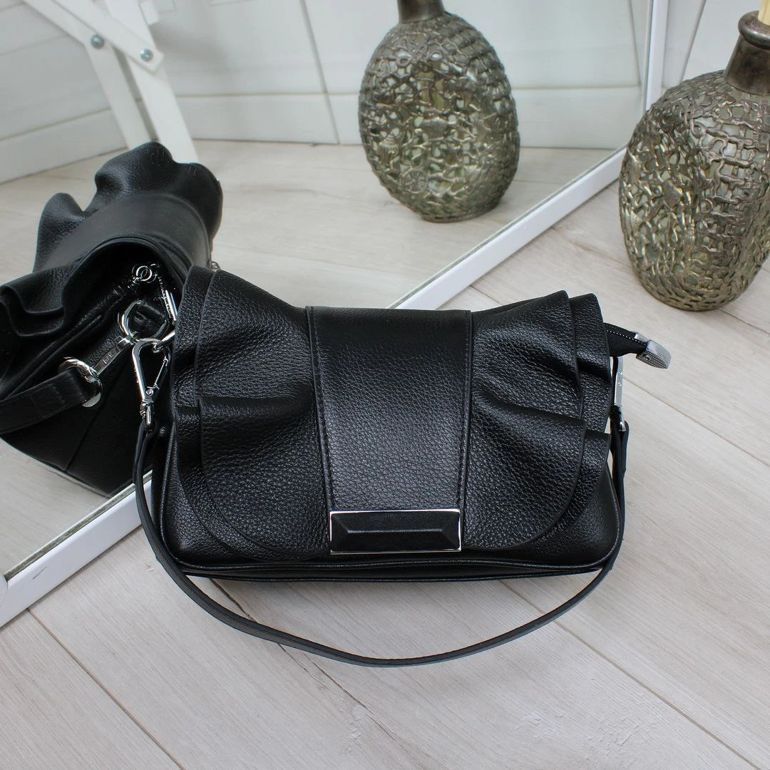 Жіноча чорна шкіряна сумка Polina & Eiterou через плече
