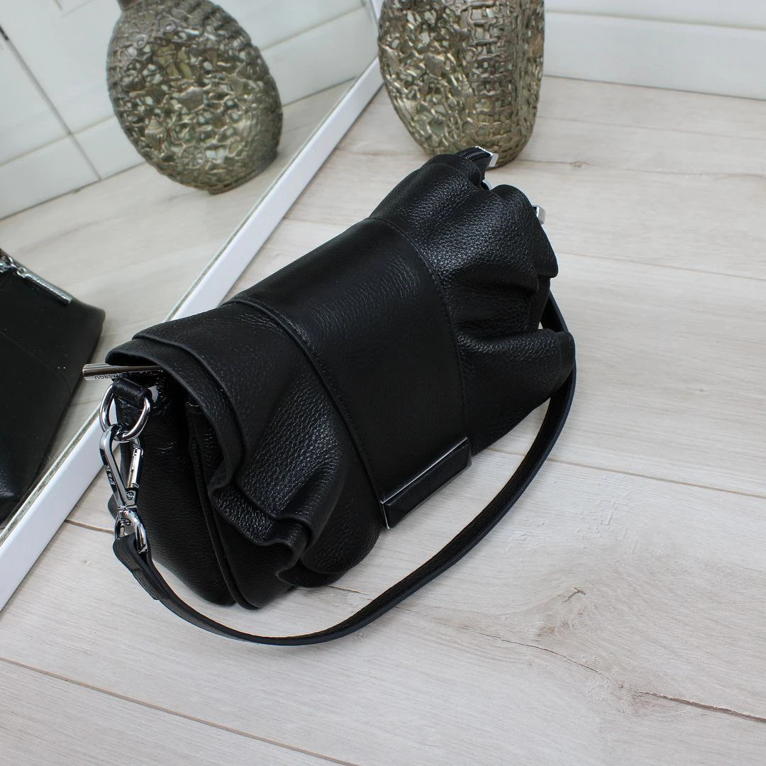 Жіноча чорна шкіряна сумка Polina & Eiterou через плече