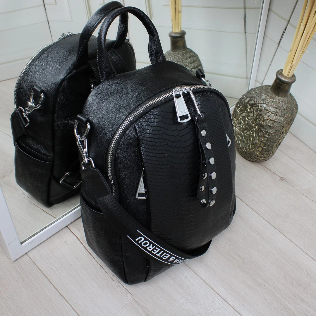 Чорна жіноча сумка-рюкзак Polina & Eiterou з натуральної шкіри
