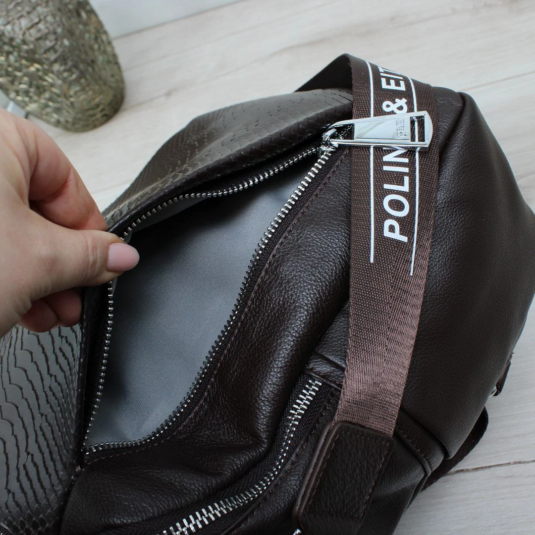 Жіноча сумка-рюкзак Polina & Eiterou шоколадного кольору з натуральної шкіри