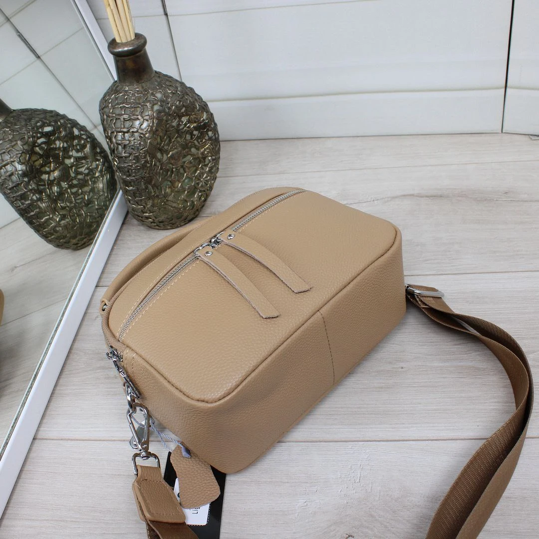Жіноча бежева сумка через плече з натуральної шкіри крос-боді на два відділення
