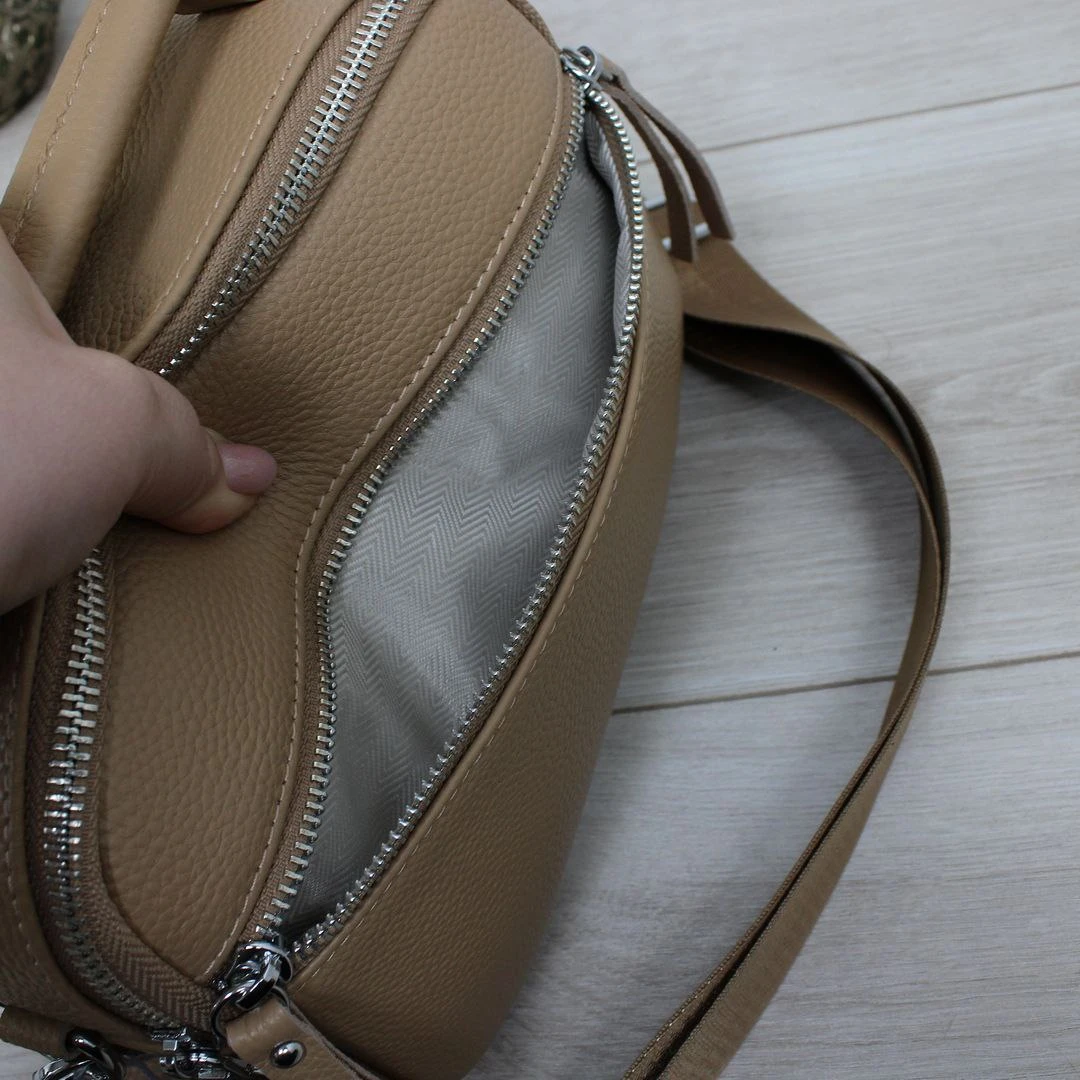 Жіноча бежева сумка через плече з натуральної шкіри крос-боді на два відділення