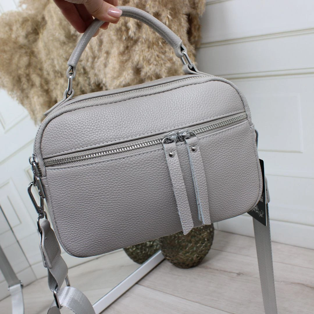 Сіра жіноча сумка крос-боді з натуральної шкіри на два відділення через плече