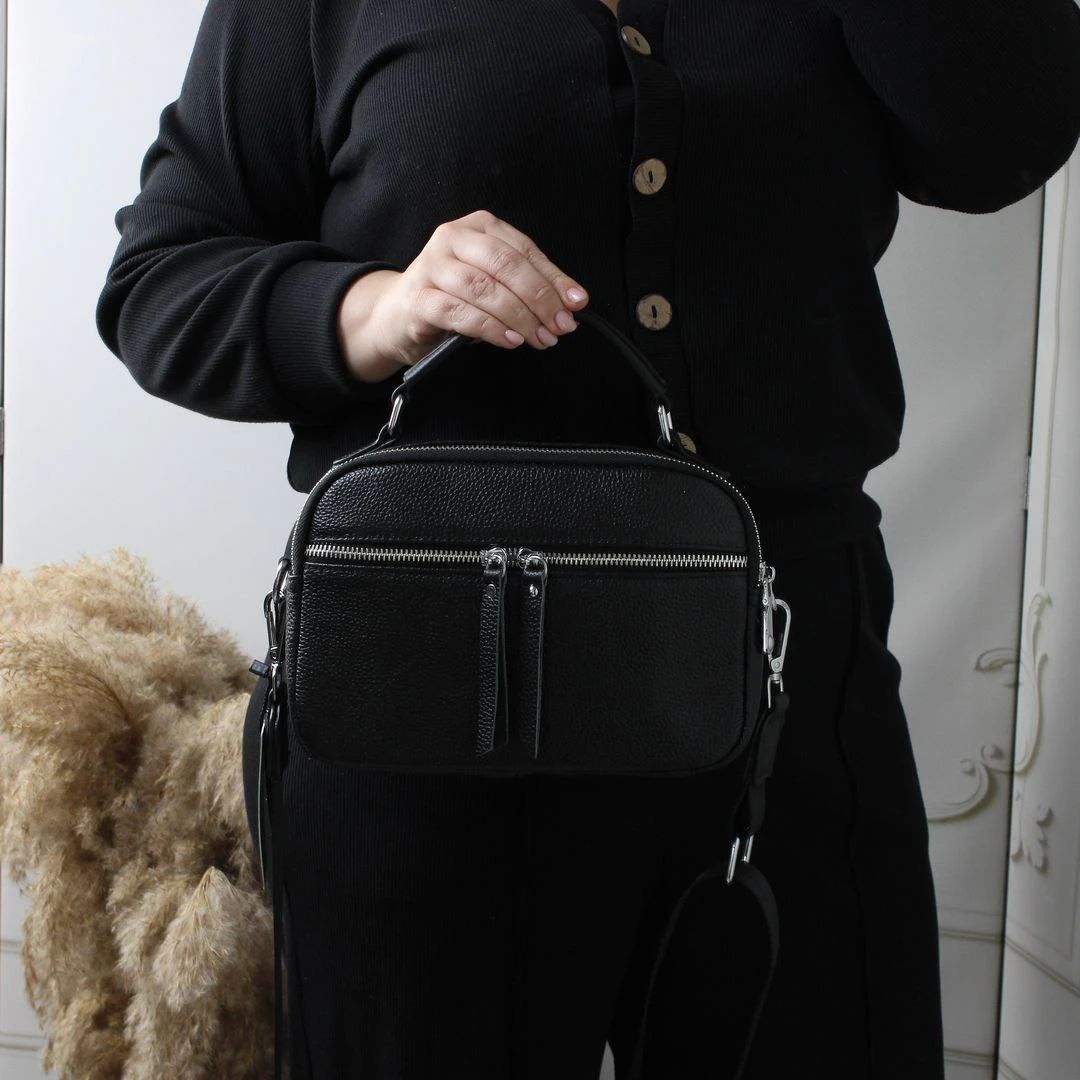 Жіноча чорна сумка через плече з натуральної шкіри крос-боді класична