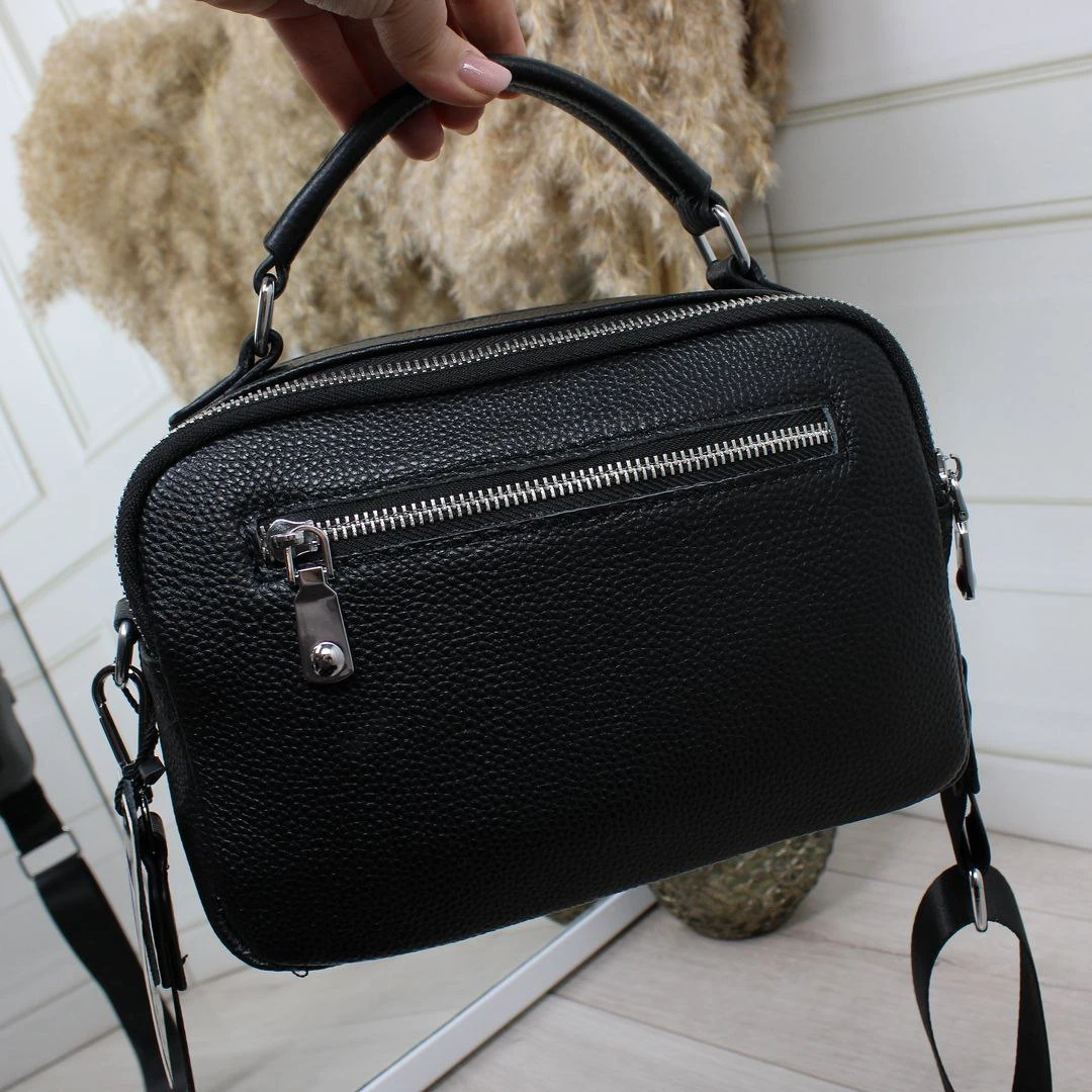 Жіноча чорна сумка через плече з натуральної шкіри крос-боді класична