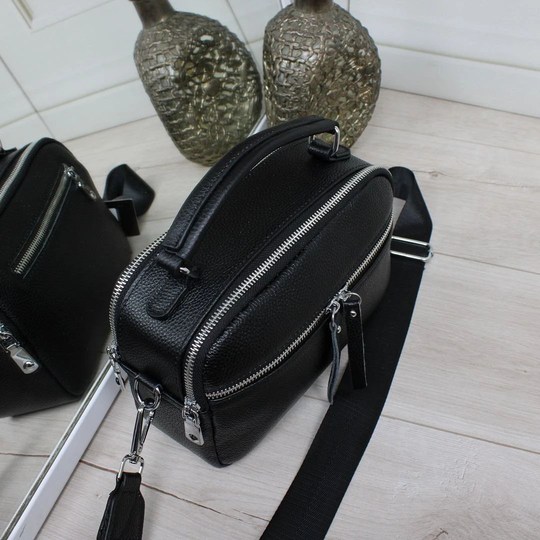Жіноча чорна сумка через плече з натуральної шкіри крос-боді класична
